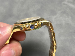 Rolex punta sui beni di grandi fabbriche