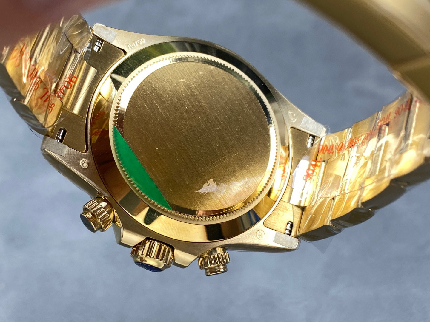 Rolex punta sui beni di grandi fabbriche