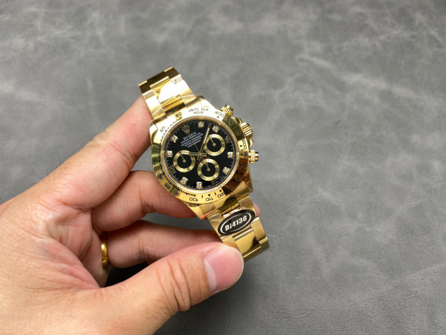 Rolex punta sui beni di grandi fabbriche
