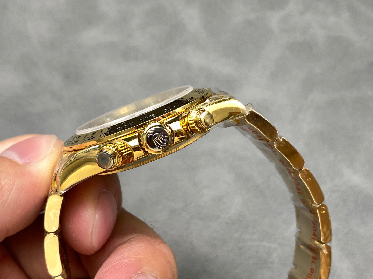 Rolex punta sui beni di grandi fabbriche