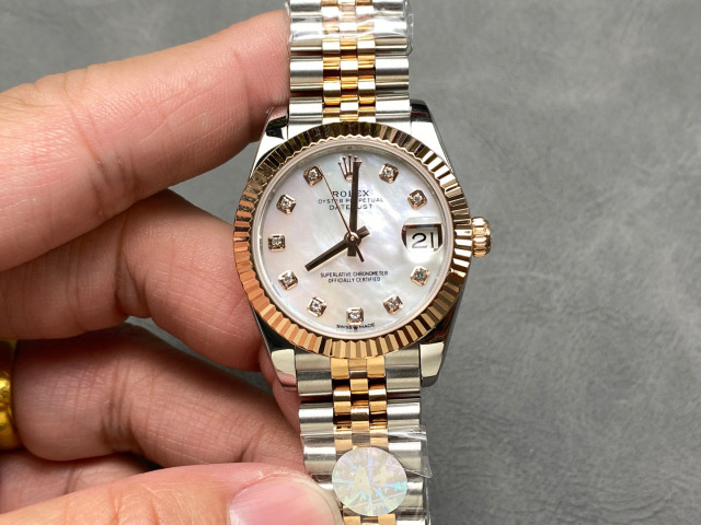 Rolex punta sui beni di grandi fabbriche