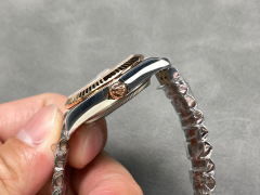 Rolex punta sui beni di grandi fabbriche