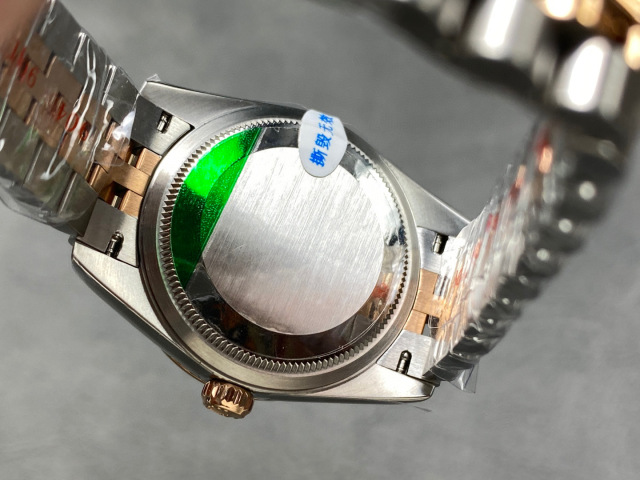 Rolex punta sui beni di grandi fabbriche