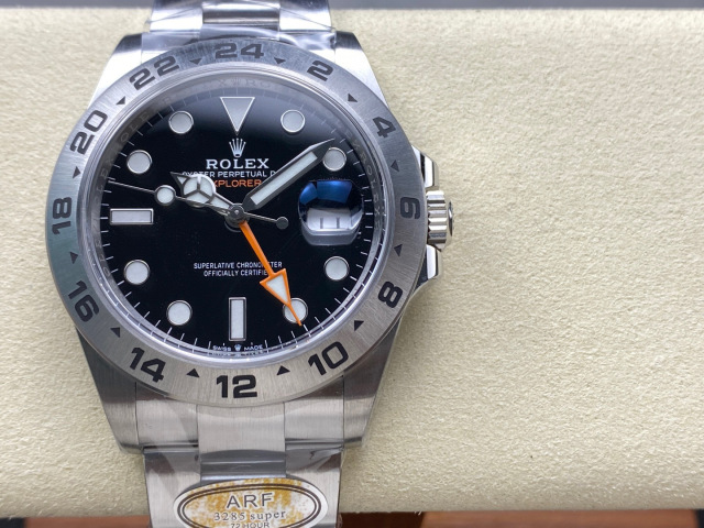 Rolex punta sui beni di grandi fabbriche
