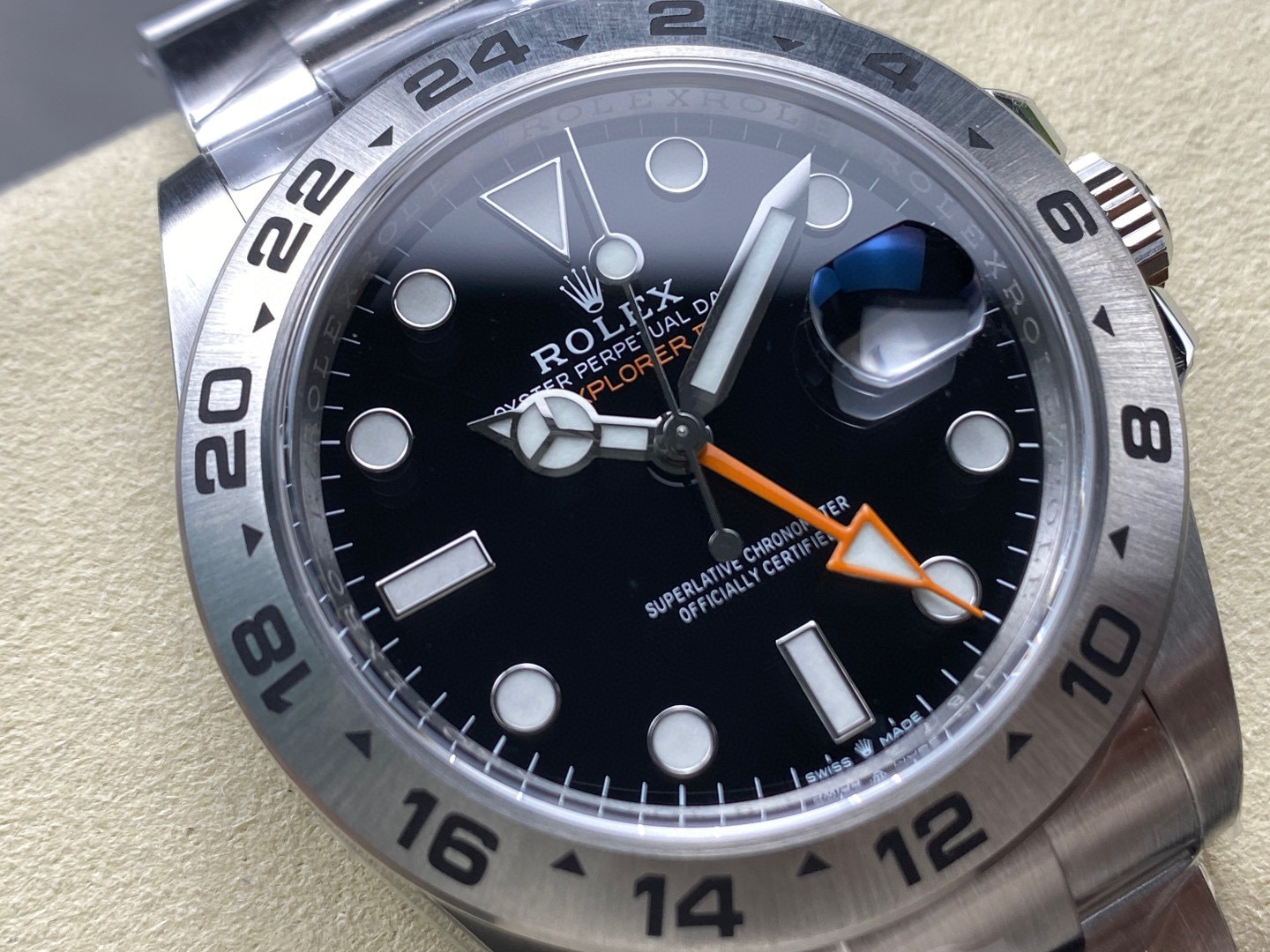 Rolex punta sui beni di grandi fabbriche
