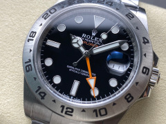 Rolex punta sui beni di grandi fabbriche