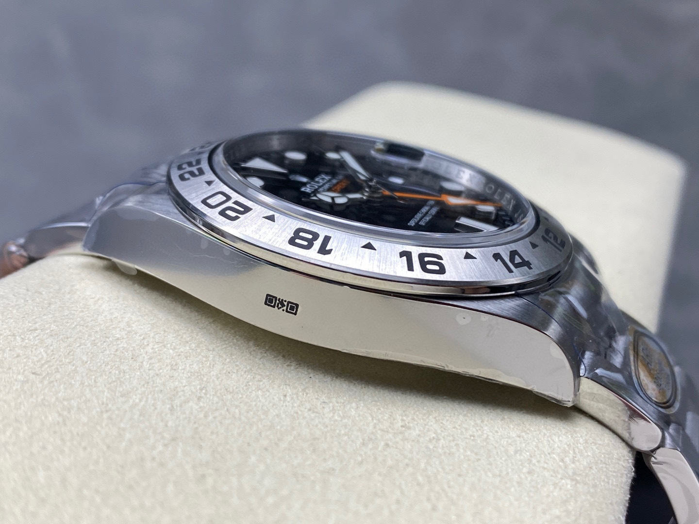 Rolex punta sui beni di grandi fabbriche