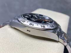 Rolex punta sui beni di grandi fabbriche