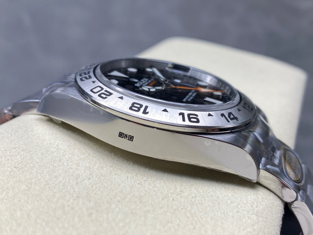 Rolex punta sui beni di grandi fabbriche