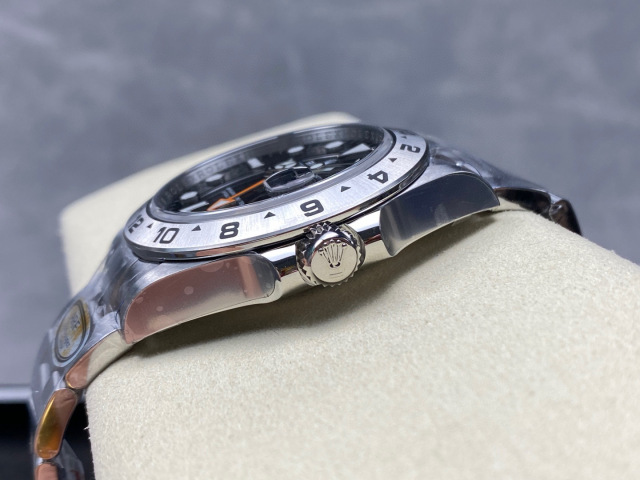 Rolex punta sui beni di grandi fabbriche