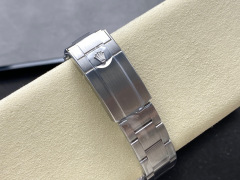 Rolex punta sui beni di grandi fabbriche