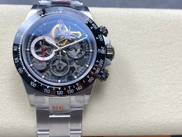 Rolex punta sui beni di grandi fabbriche