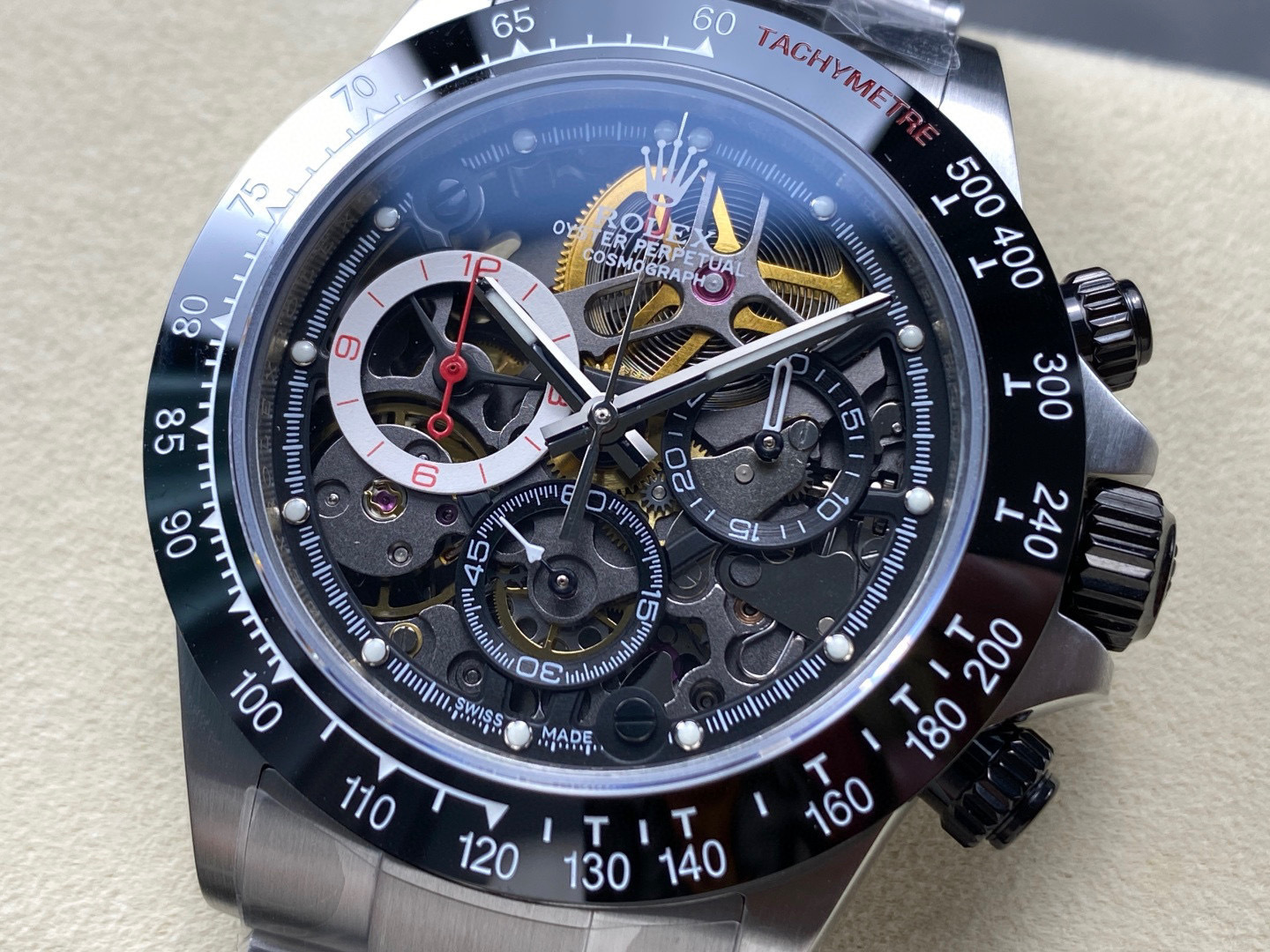 Rolex punta sui beni di grandi fabbriche
