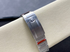 Rolex punta sui beni di grandi fabbriche