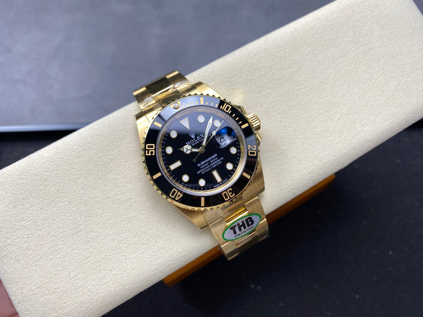 Rolex punta sui beni di grandi fabbriche
