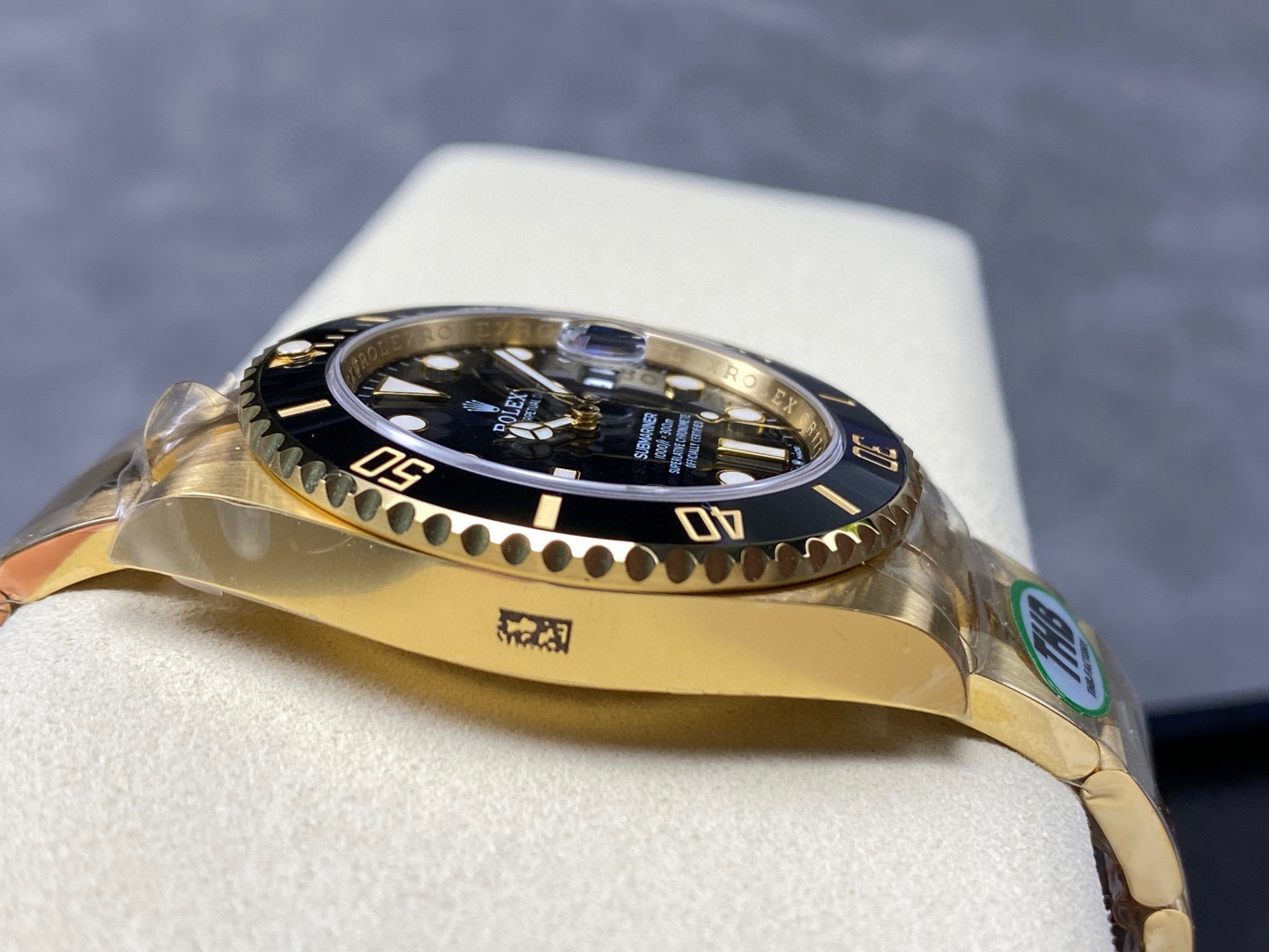 Rolex punta sui beni di grandi fabbriche