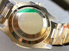 Rolex punta sui beni di grandi fabbriche