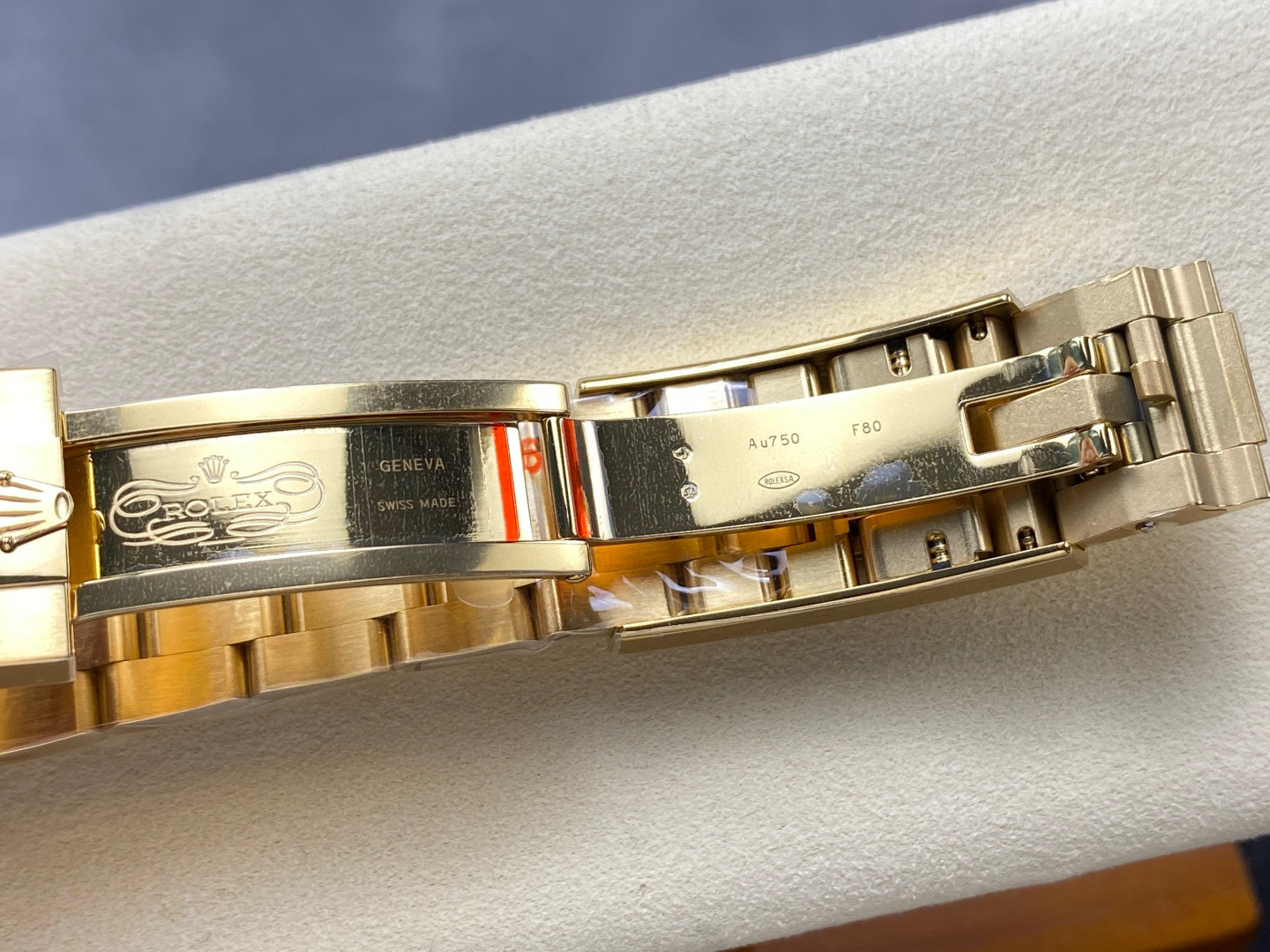 Rolex punta sui beni di grandi fabbriche