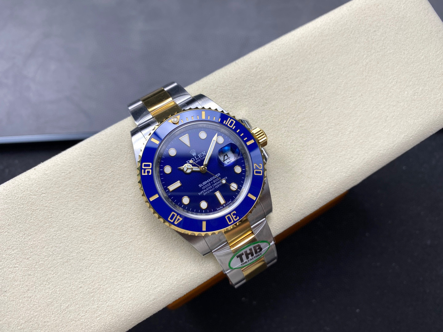 Rolex punta sui beni di grandi fabbriche