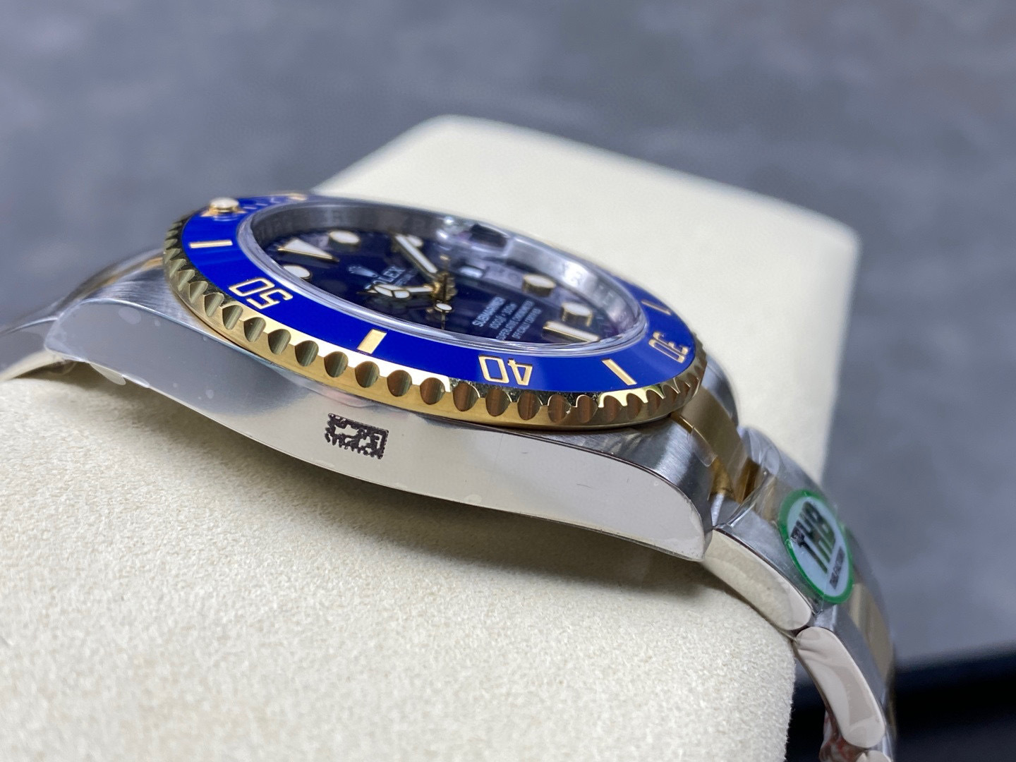 Rolex punta sui beni di grandi fabbriche