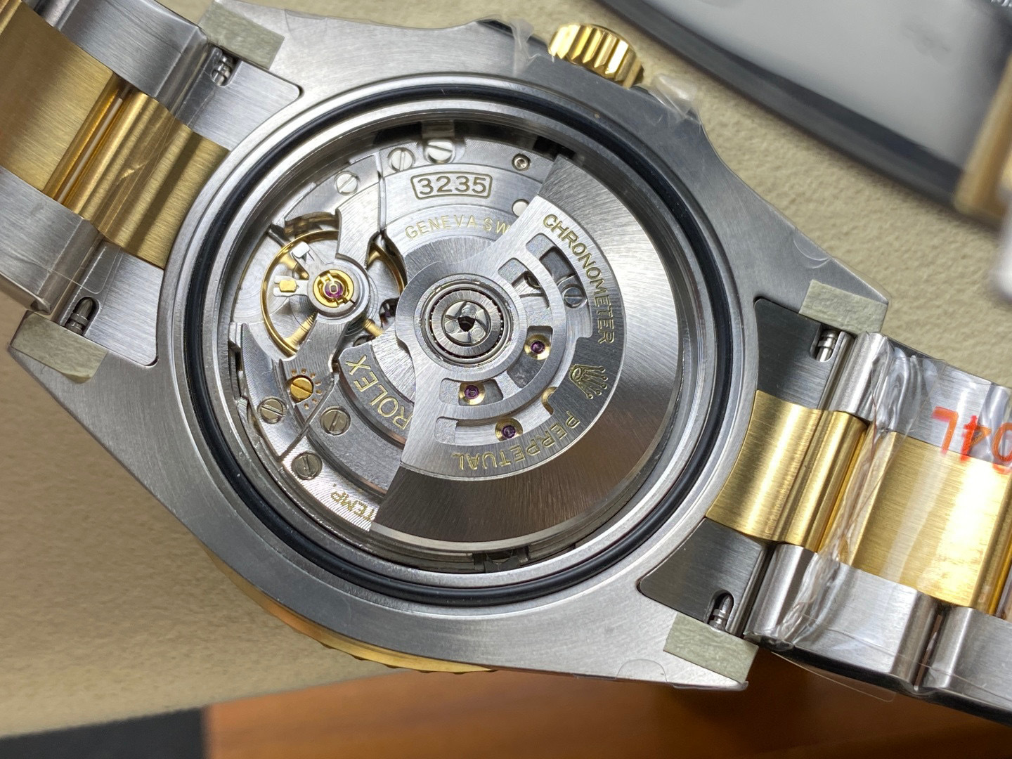 Rolex punta sui beni di grandi fabbriche