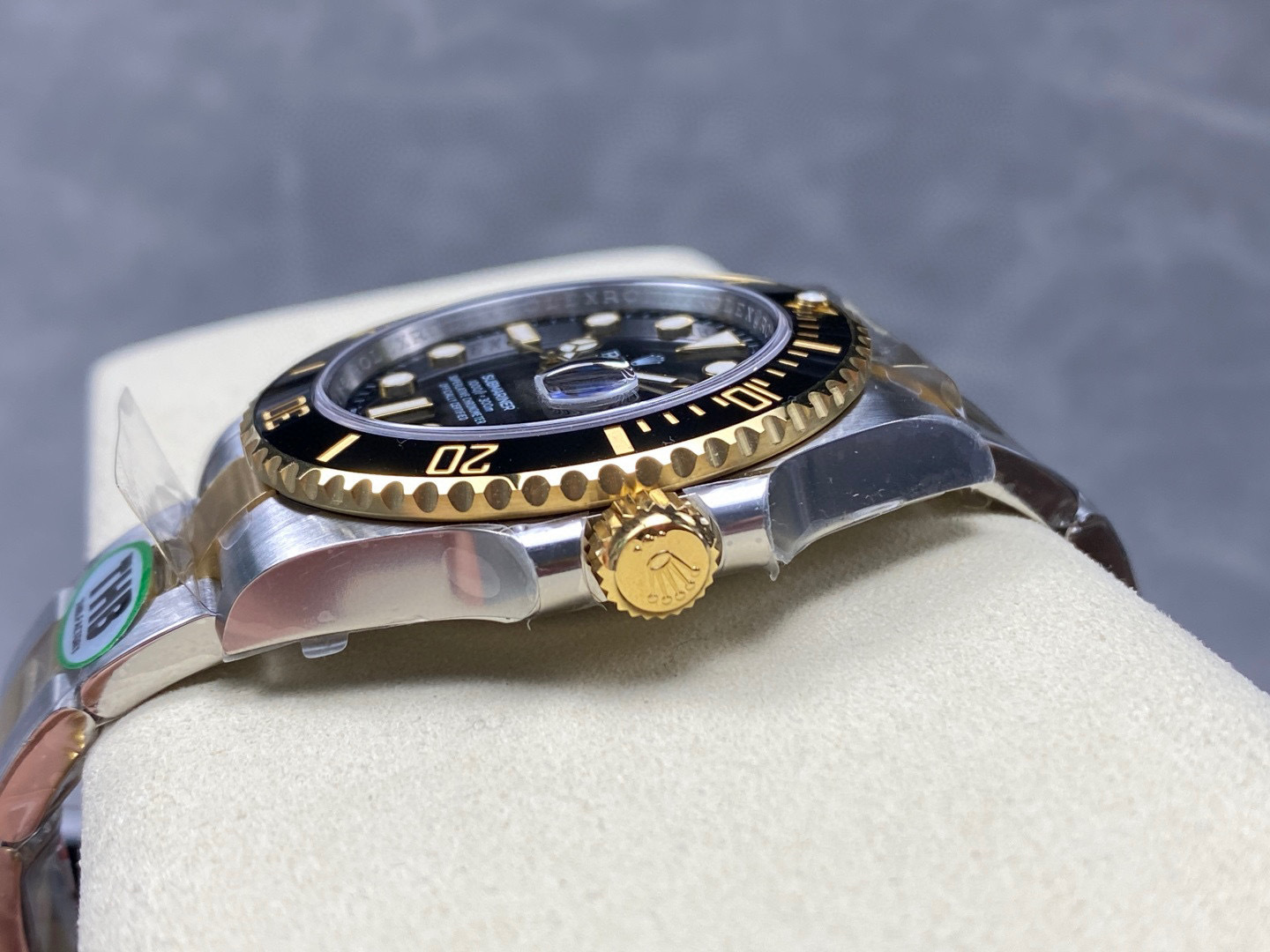 Rolex punta sui beni di grandi fabbriche