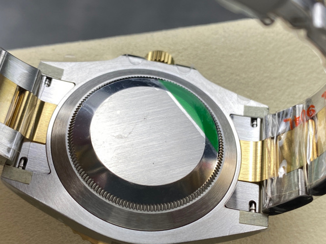 Rolex punta sui beni di grandi fabbriche