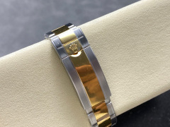 Rolex punta sui beni di grandi fabbriche