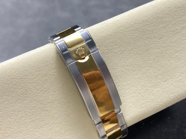 Rolex punta sui beni di grandi fabbriche
