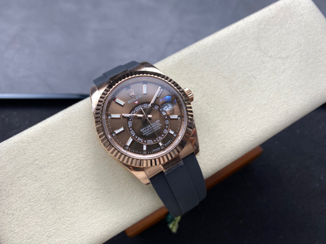 Rolex punta sui beni di grandi fabbriche