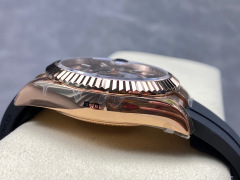 Rolex punta sui beni di grandi fabbriche