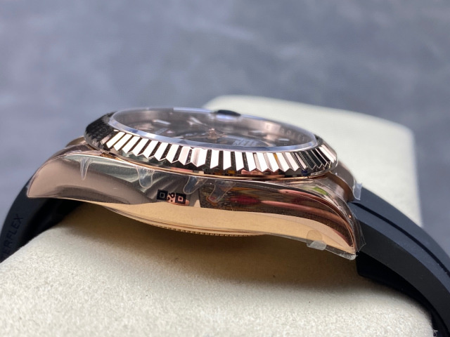 Rolex punta sui beni di grandi fabbriche