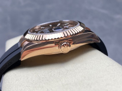 Rolex punta sui beni di grandi fabbriche