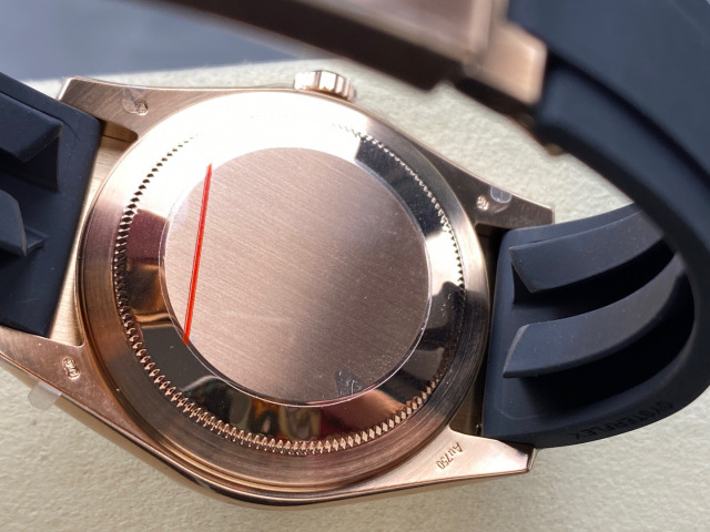 Rolex punta sui beni di grandi fabbriche