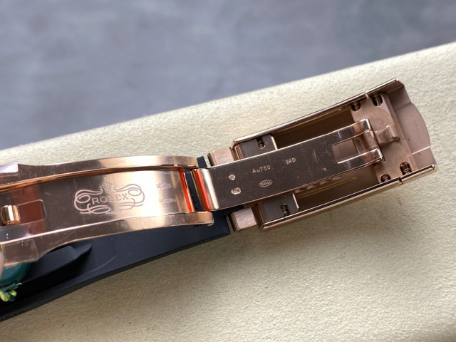 Rolex punta sui beni di grandi fabbriche