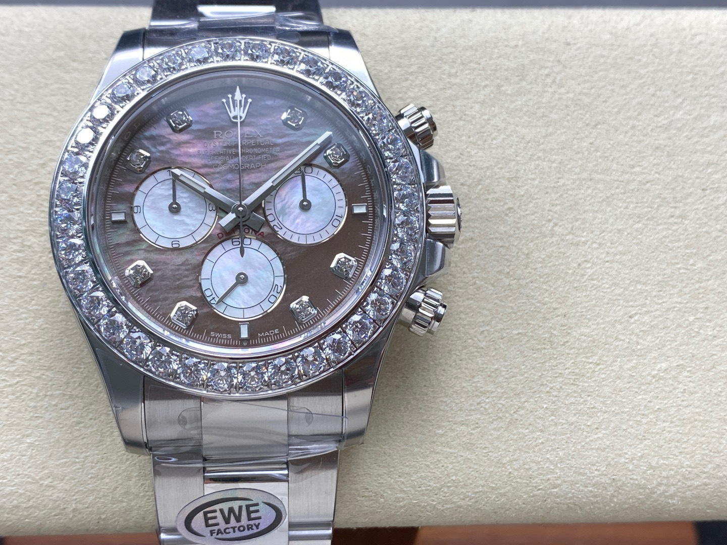 Rolex punta sui beni di grandi fabbriche