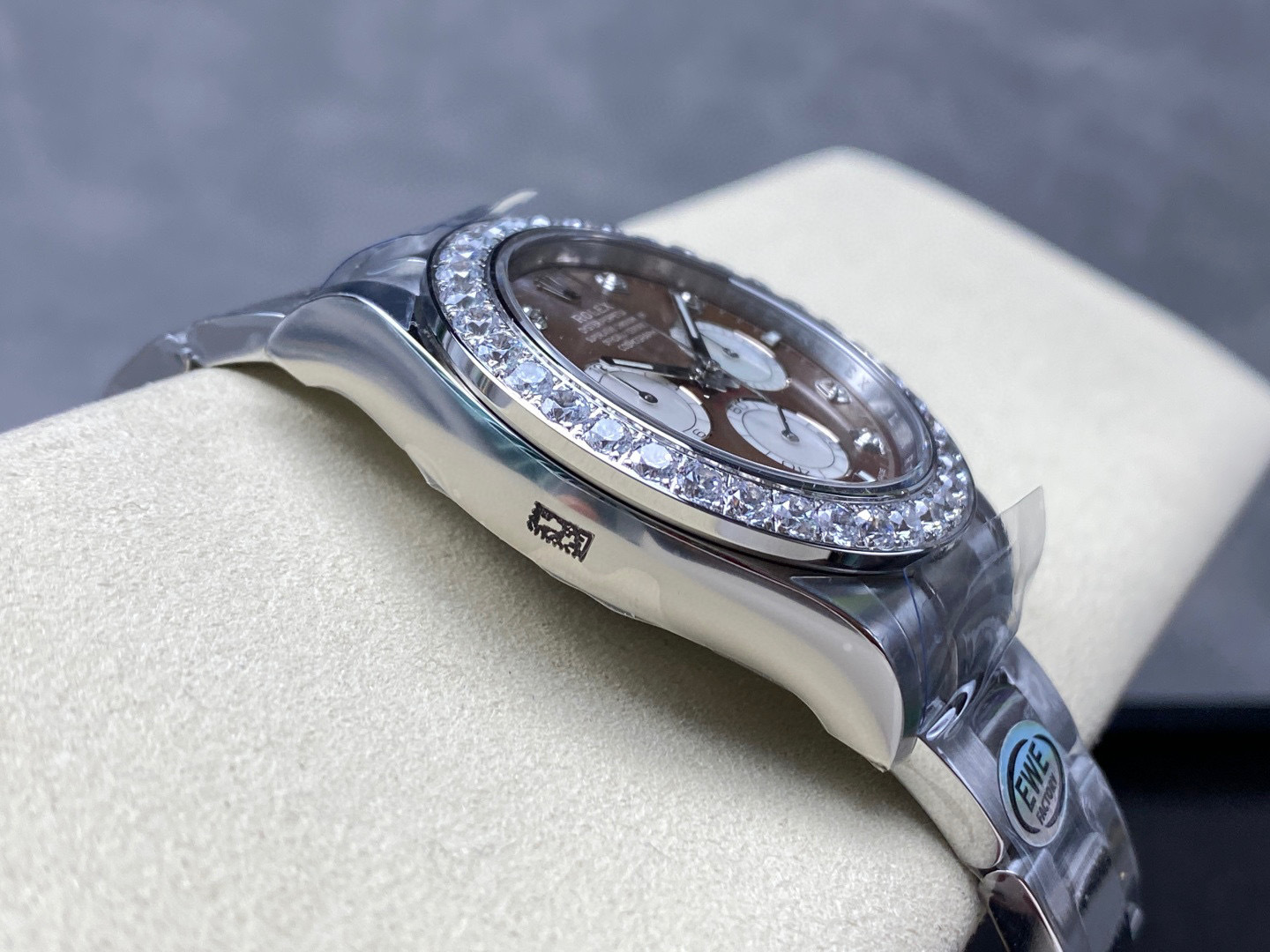 Rolex punta sui beni di grandi fabbriche