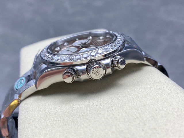 Rolex punta sui beni di grandi fabbriche