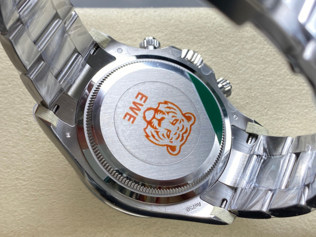 Rolex punta sui beni di grandi fabbriche