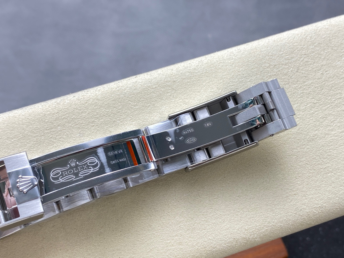 Rolex punta sui beni di grandi fabbriche