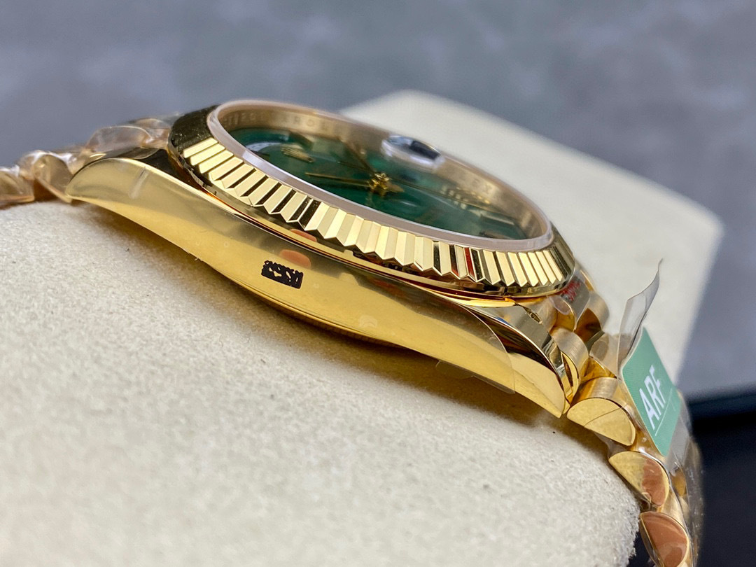 Rolex punta sui beni di grandi fabbriche