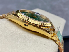 Rolex punta sui beni di grandi fabbriche