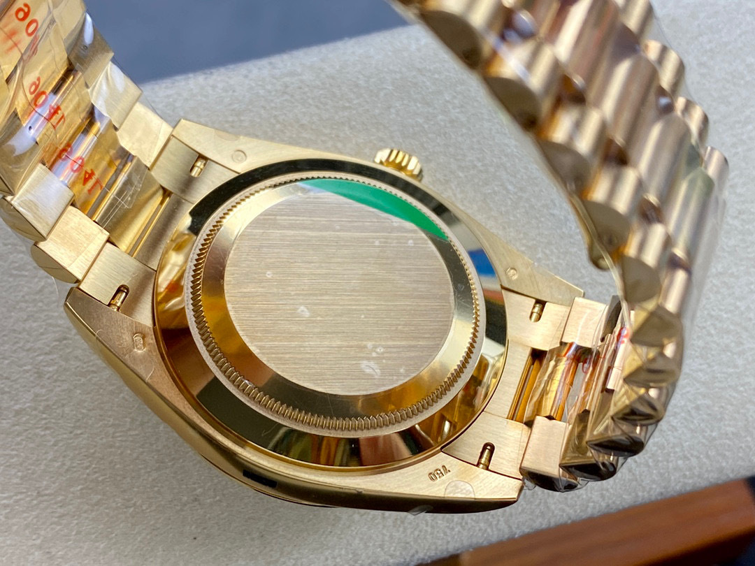Rolex punta sui beni di grandi fabbriche