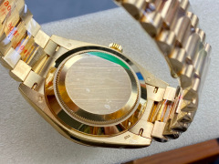 Rolex punta sui beni di grandi fabbriche