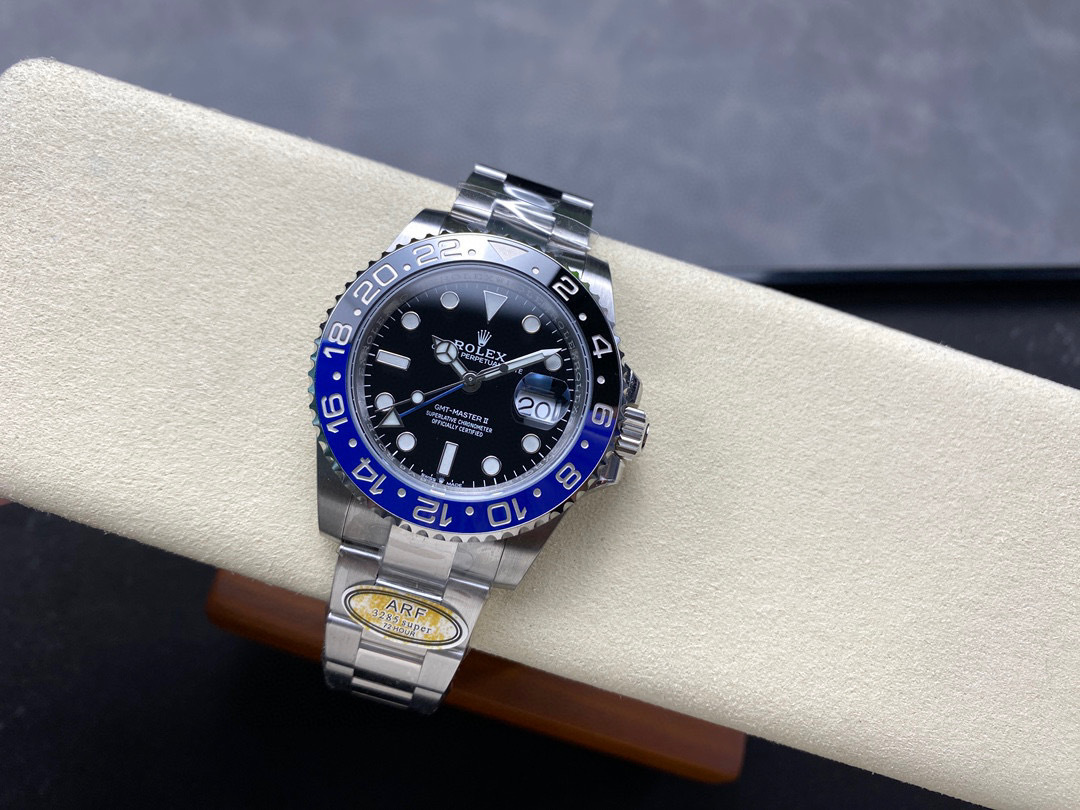 Rolex punta sui beni di grandi fabbriche