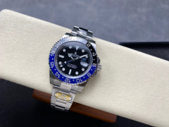 Rolex punta sui beni di grandi fabbriche