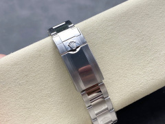 Rolex punta sui beni di grandi fabbriche