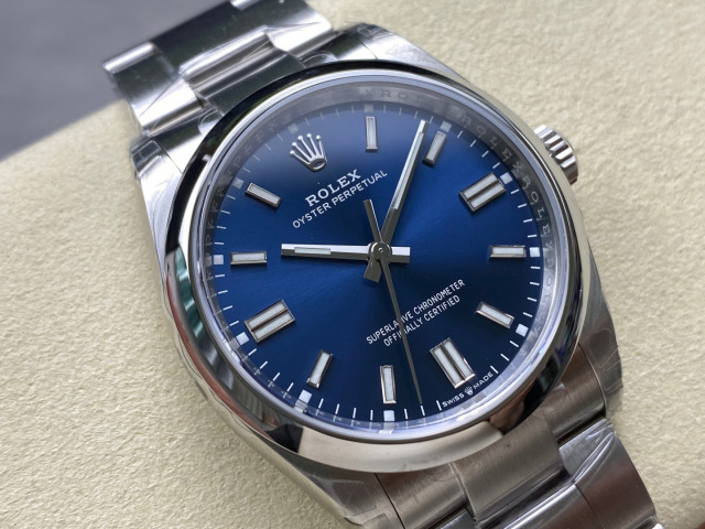 Rolex punta sui beni di grandi fabbriche