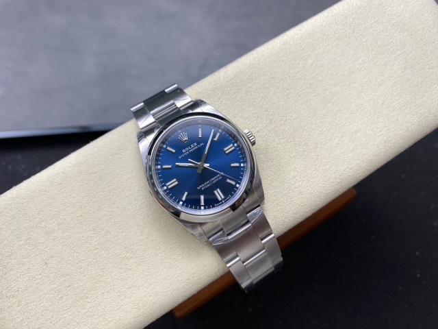 Rolex punta sui beni di grandi fabbriche