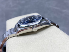 Rolex punta sui beni di grandi fabbriche